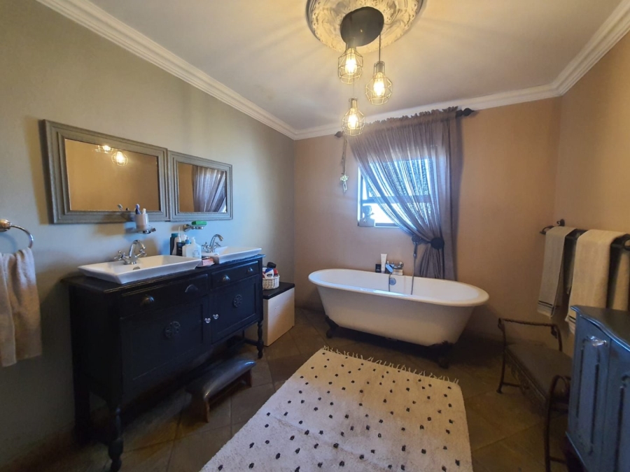 5 Bedroom Property for Sale in Vaalpark Free State